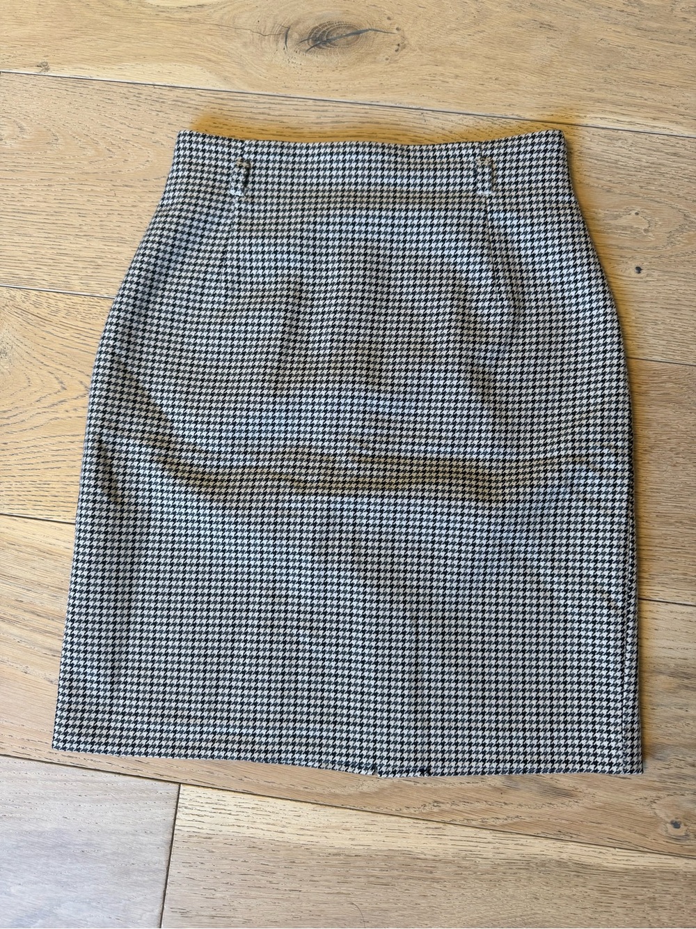 Houndstooth pencil skirt